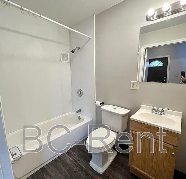 1127 Main St #1 — Photo 8