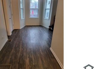 8218 S Coles Ave #1F, Chicago, IL 60617