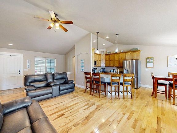 4th image of 3771 Mount Hope St