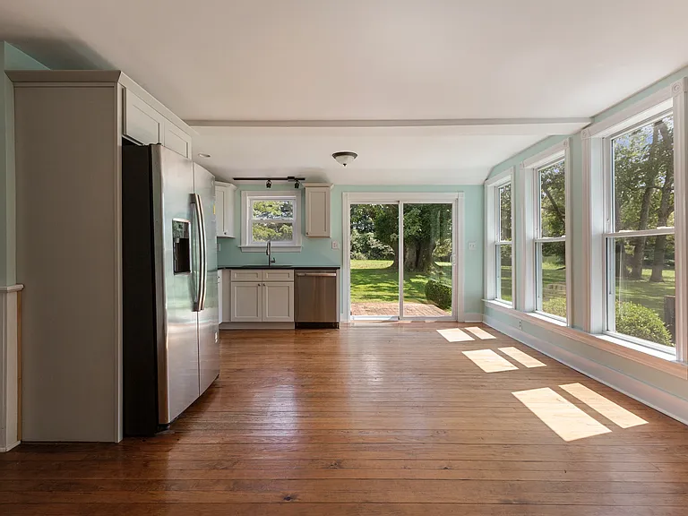 5820 Chamberlain Ln — Photo 33