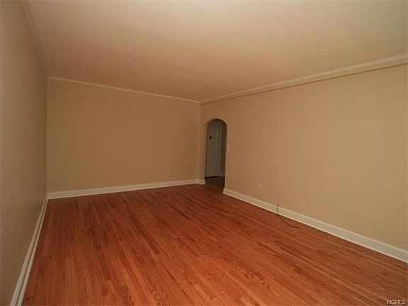 5th image of 122 Larchmont Acres APT D