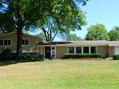 5224 Whispering Oak Ln, West Bloomfield, MI, 48322