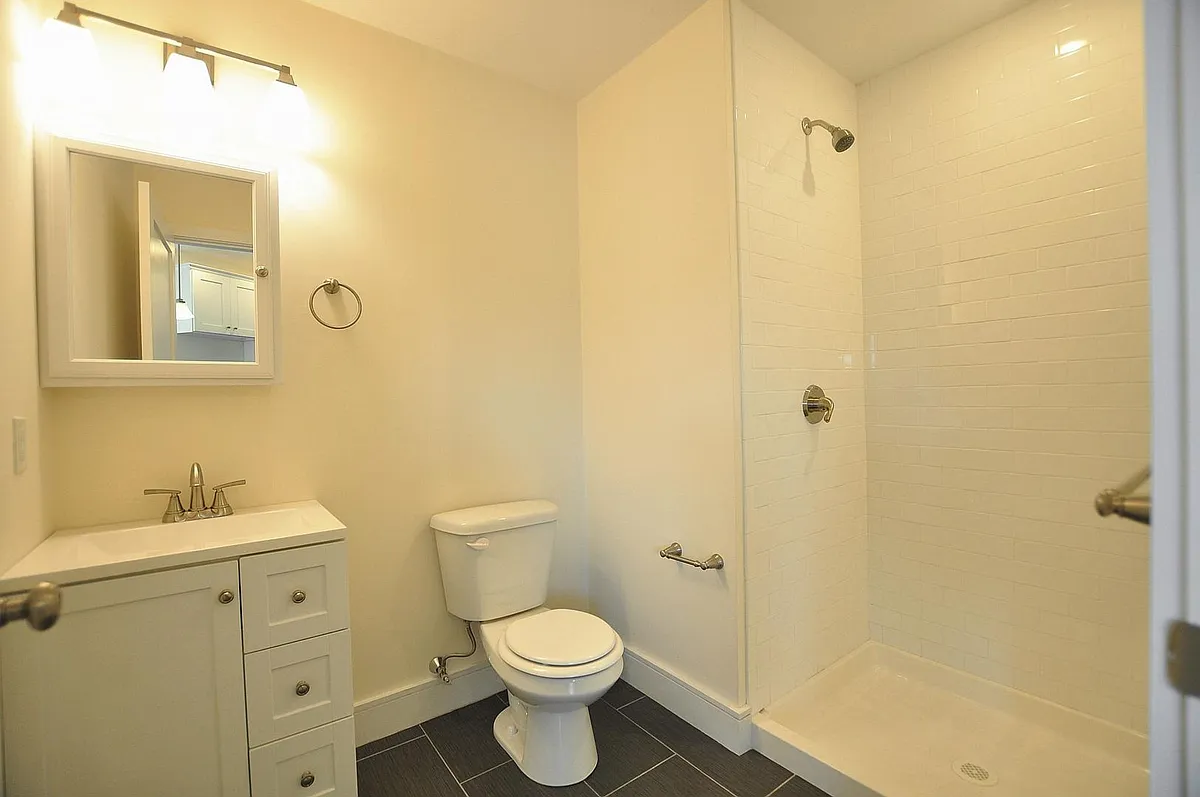 Building Photo - 877 Beacon St #7