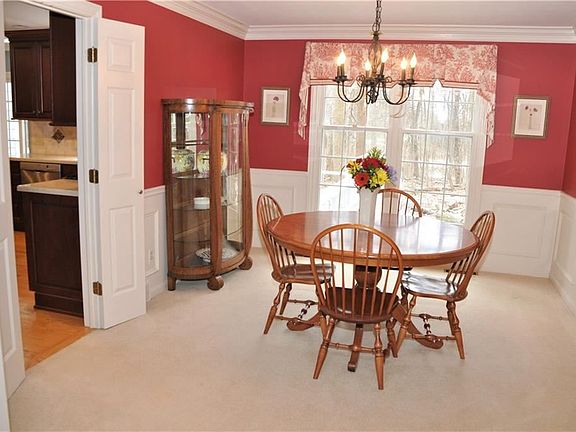 5th image of 40 Oak Meadow Trl