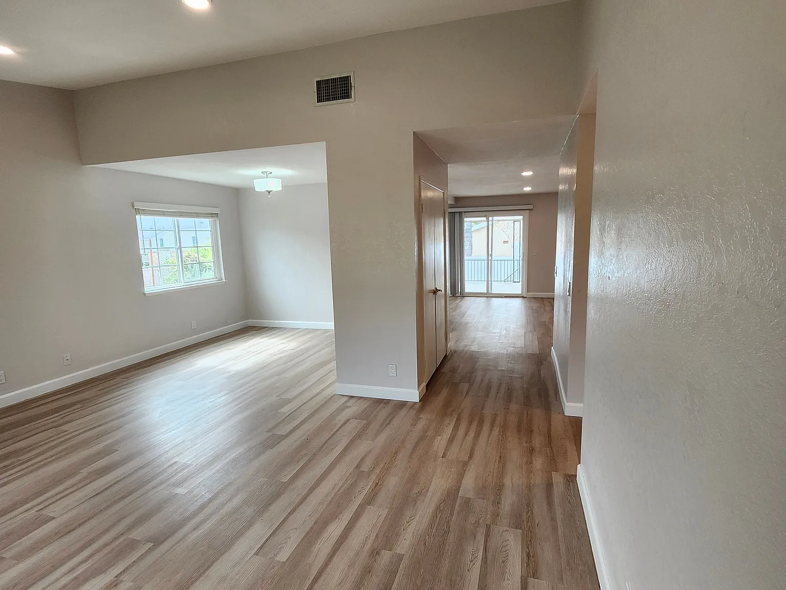2 bed, 1000 sqft, $2,500 — Photo 3