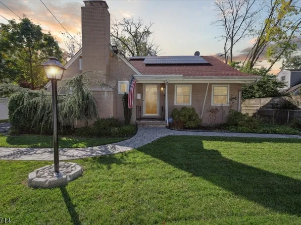 2 Edgewood Ct, North Plainfield Boro, NJ 07060