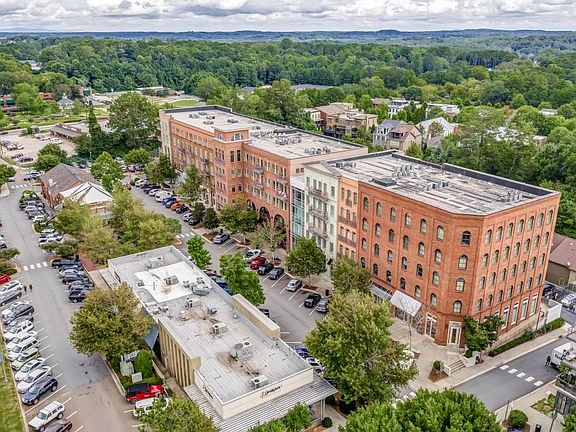 3rd image of 360 Chambers St #470