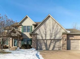5578 Kristi Ln, Bettendorf, IA 52722