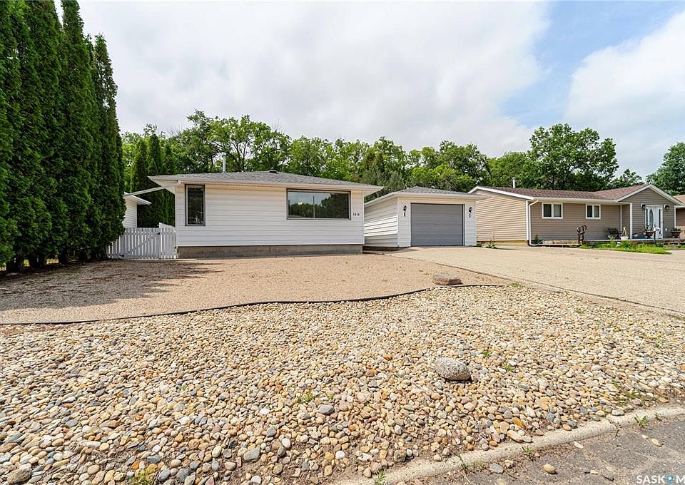 1st image of 1014 Hopkins CRESCENT