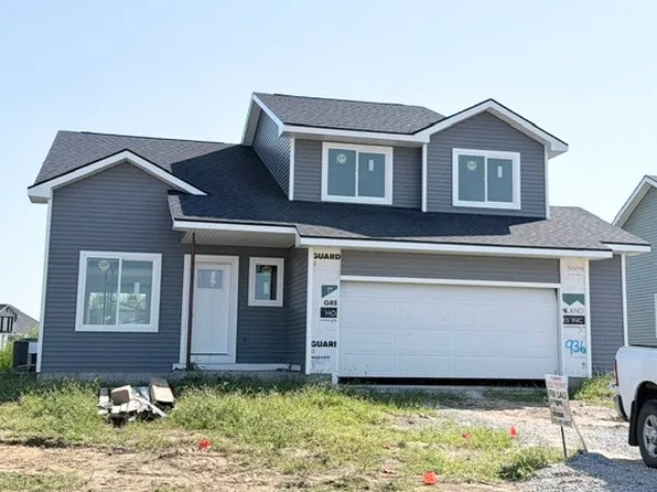936 Lavender Ln, Pella, IA 50219