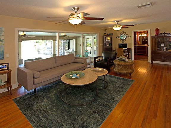 2nd image of 3908 Harbour Dr