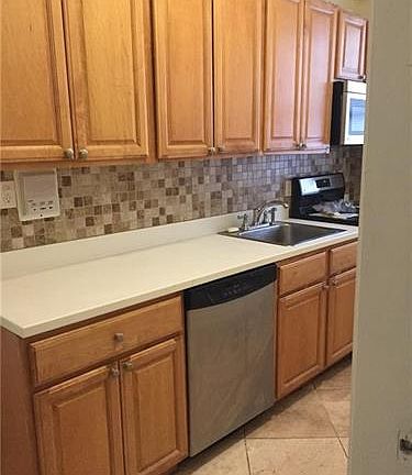 3rd image of 315 King St APT La