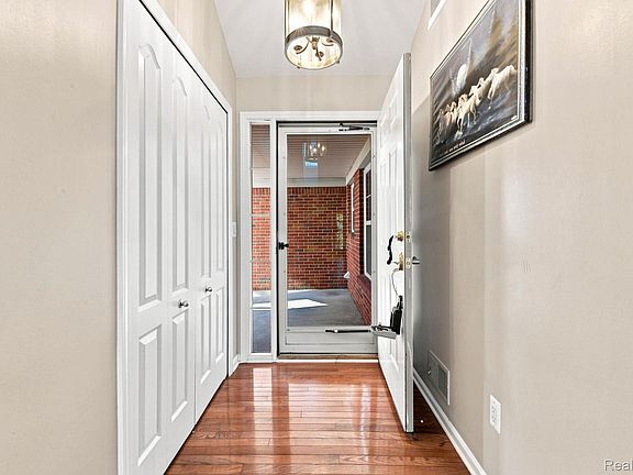 5th image of 20660 Bishop Dr