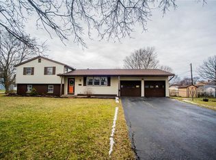 19 Maylong Dr, Greece, NY 14626