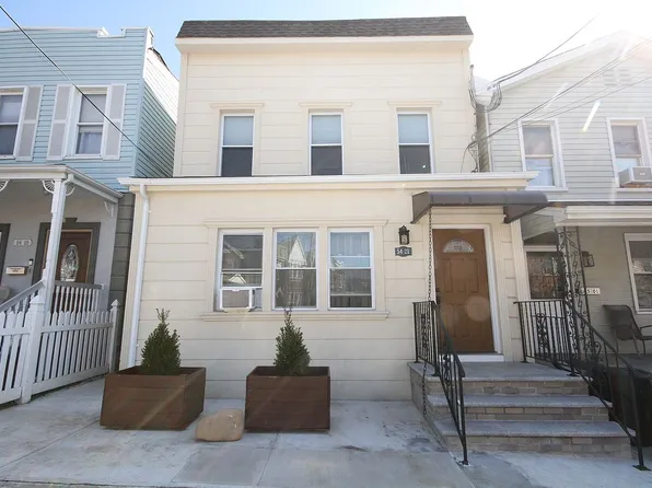 54-21 68th St #2FAM, Maspeth, NY 11378
