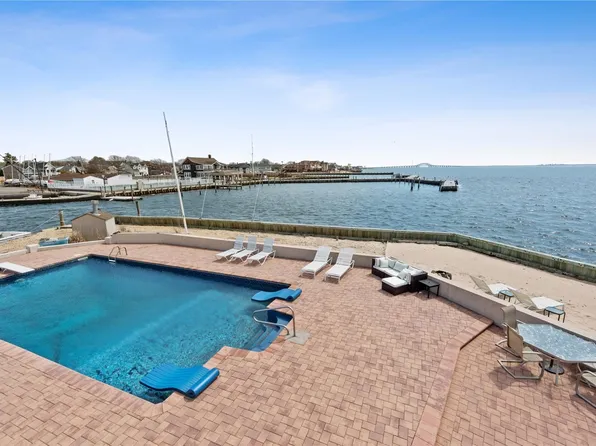 263 Sequams Lane Ctr, West Islip, NY 11795