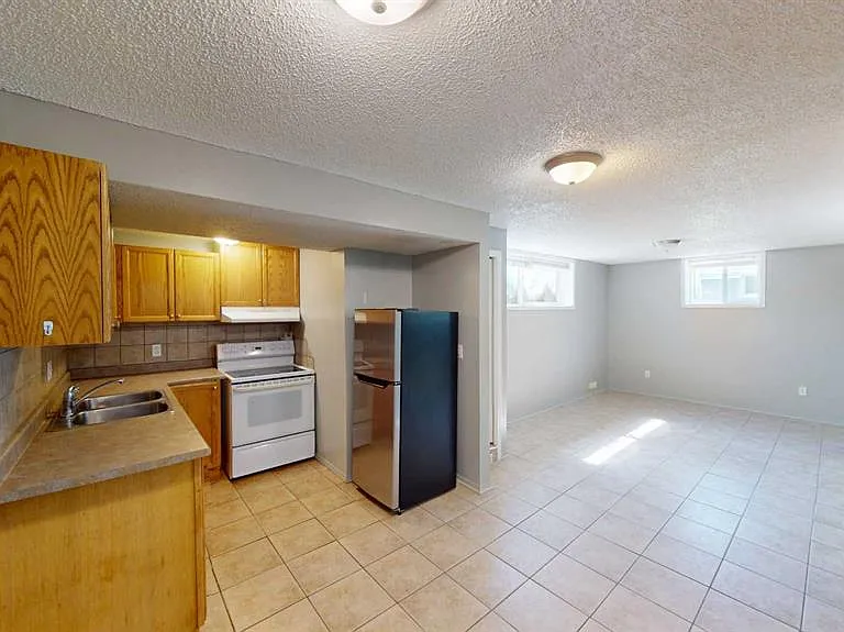 9835 100a Ave #B — Photo 5