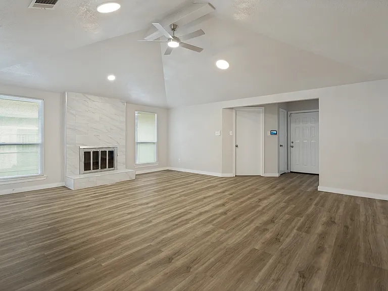 2208 Placid Dr — Photo 3