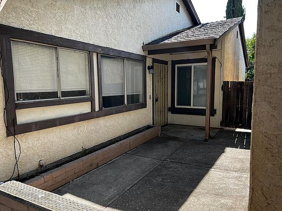 2nd image of 3132 Cedar Ct