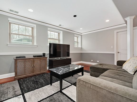 4th image of 4650 N Karlov Ave #G