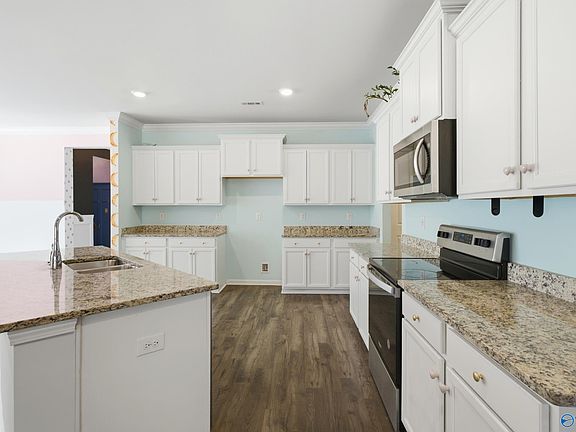 4th image of 240 Poplar Hollow Dr