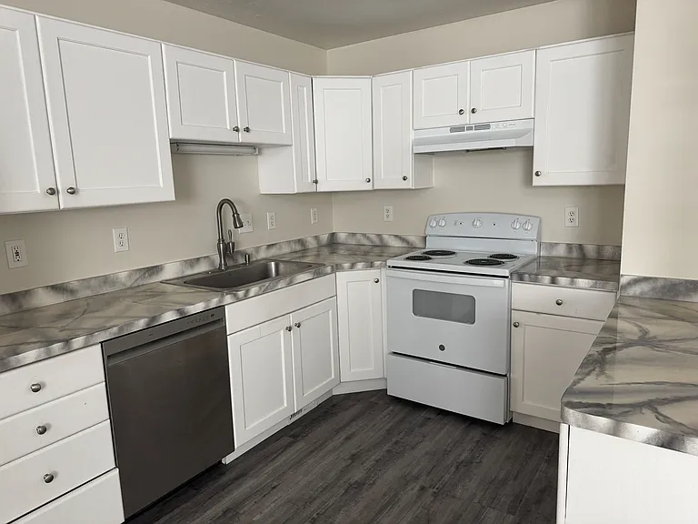 1431 Monroe Blvd #4 — Photo 4