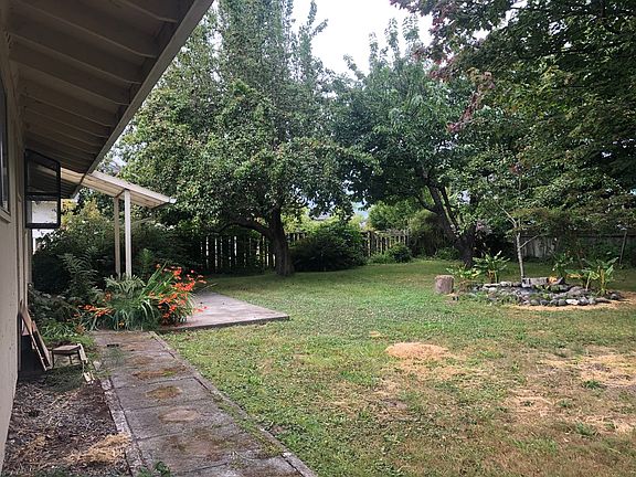 2nd image of 1164 Madrone Way