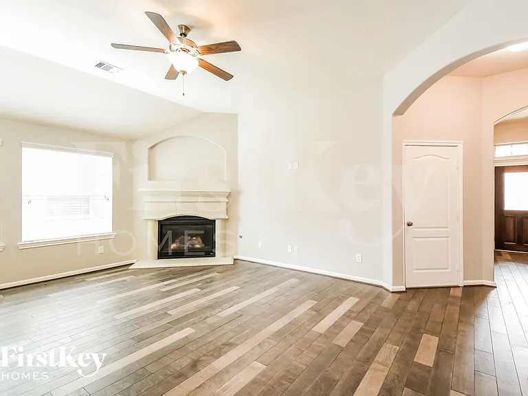259 Rolling Creek Ln — Photo 2