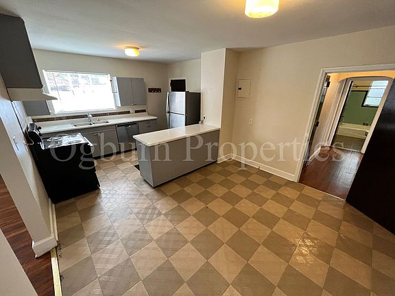 4th image of 711 W 1st St #A