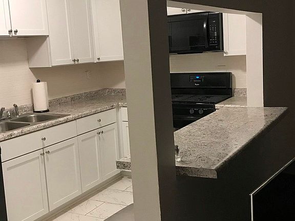 4th image of 6490 N Northwest Hwy APT 3B