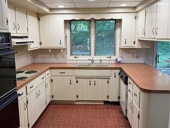 3rd image of 3791 Butterfield Dr