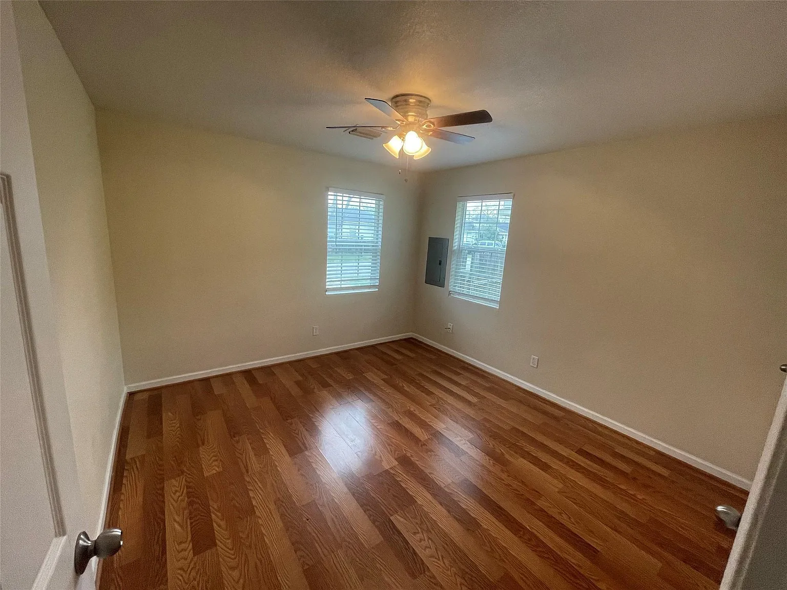 2 bed, 1.0 bath, 900 sqft, $1,100 — Photo 4