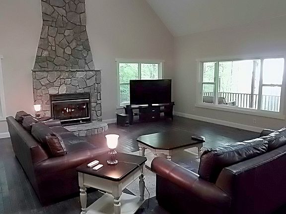 Gas Fireplace Heats Nicely