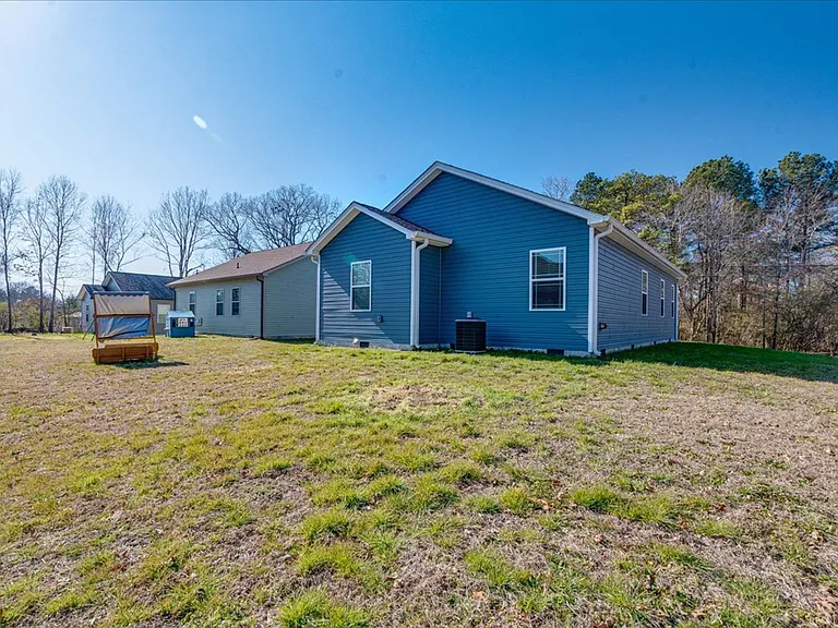 1109 Pond St SE — Photo 18