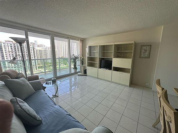 4th image of 100 Bayview Dr APT 1530