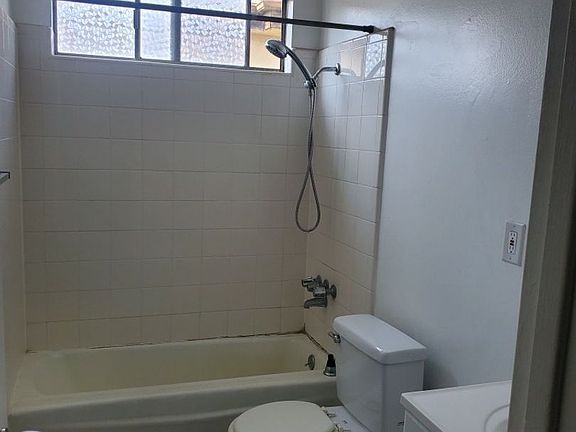 5th image of 1008 W 24th St APT 301