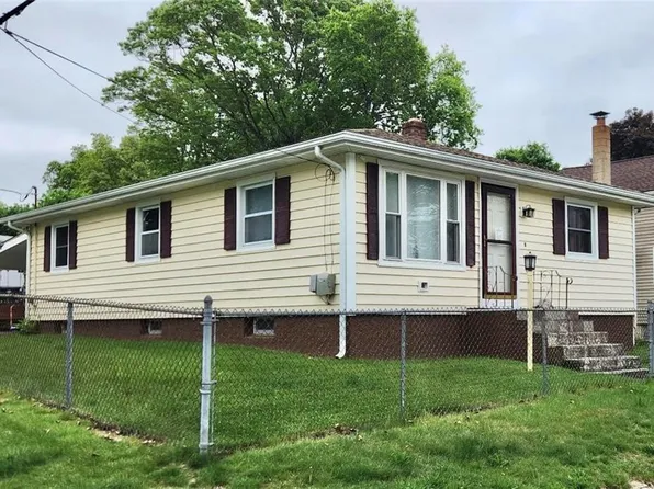 211 Iroquois Rd, Cumberland, RI 02864