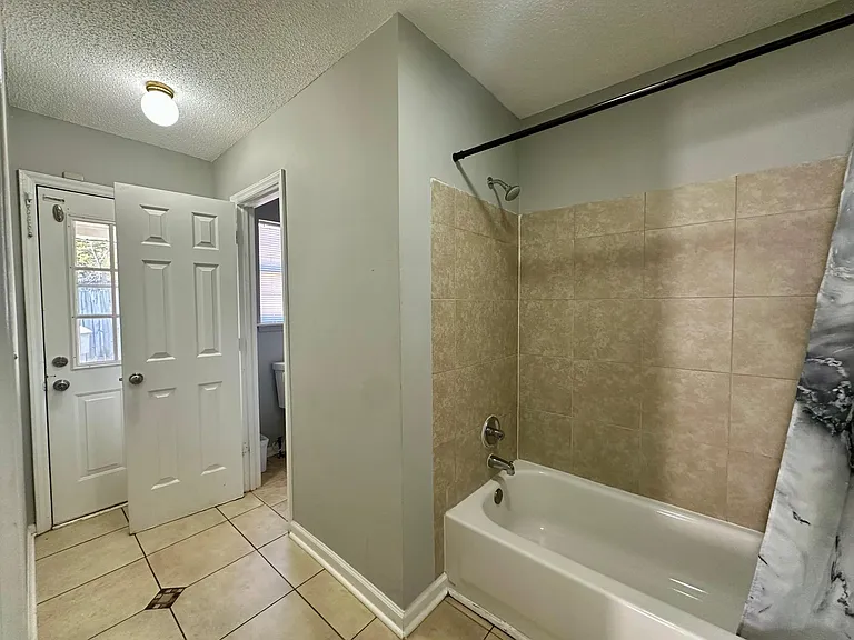 9501 Pondside Ln — Photo 24