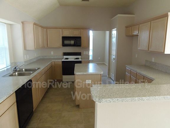 4th image of 700 Elm Falls Pl
