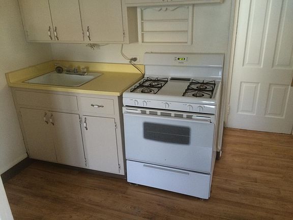4th image of 1658 N Van Buren St