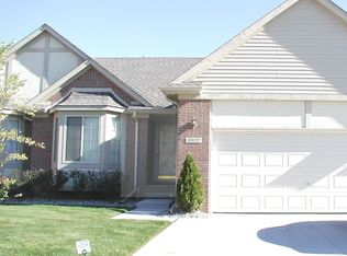 28117 Cotton Creek Cir #94, New Baltimore, MI 48047