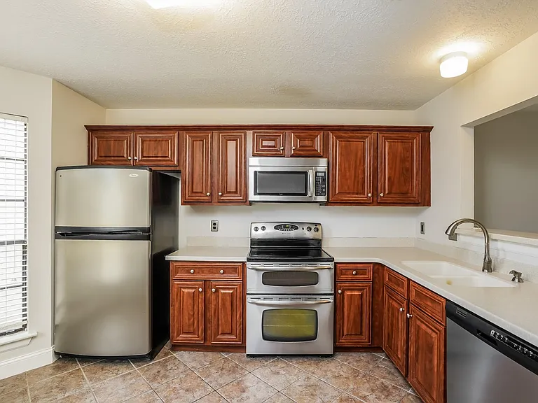 17263 Saturn Ln — Photo 6