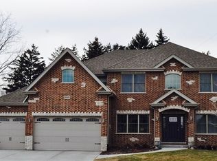 427 Locust Ln, Roselle, IL 60172