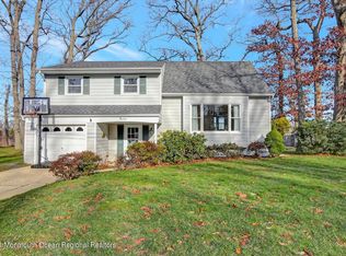 13 Roslyn Dr, Oakhurst, NJ 07755