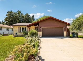 708 Riverview DRIVE, West Bend, WI 53095