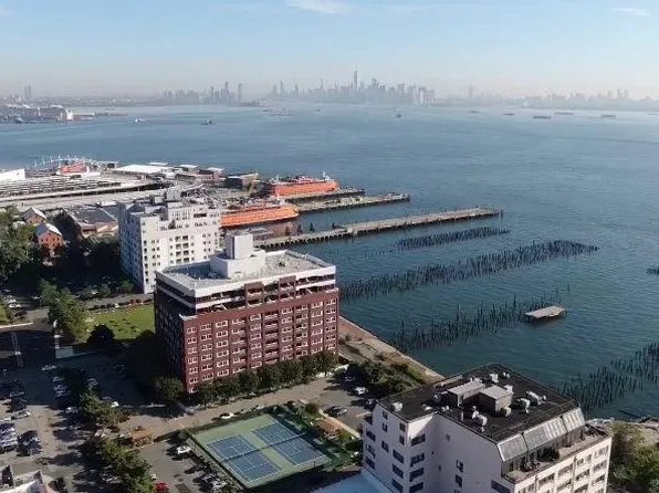 80 Bay Street Landing image 30 of 31