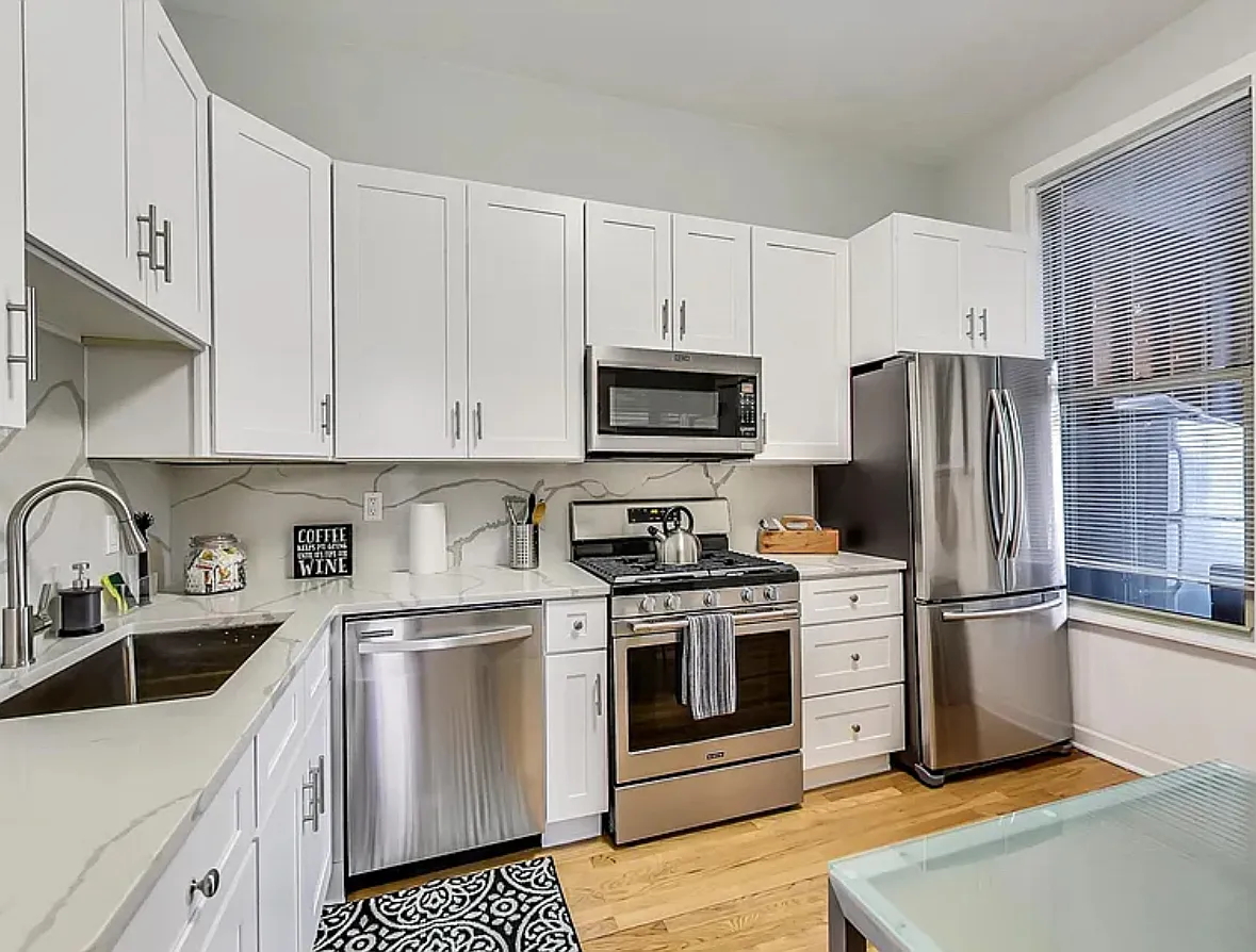 Building Photo - 850 S Loomis St #3