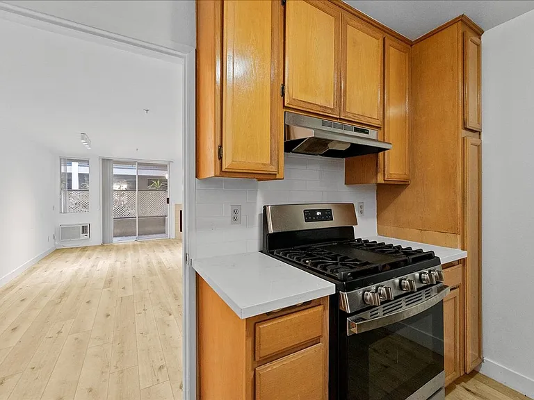 1785 Beloit Ave — Photo 12