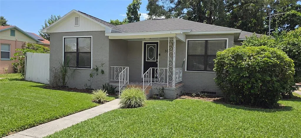 3 bed, 1.0 bath, 1059 sqft, $2,100 — Photo 1