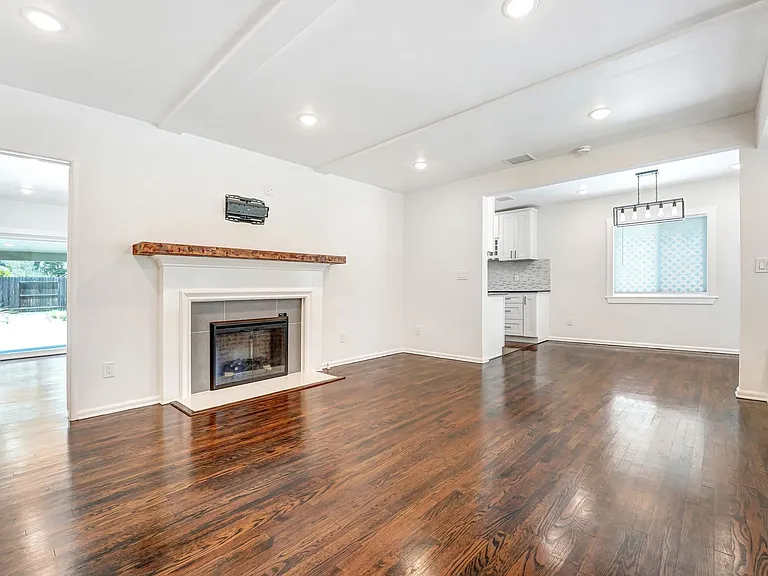 13143 Bloomfield St — Photo 2